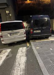 Vehículos mal estacionados
