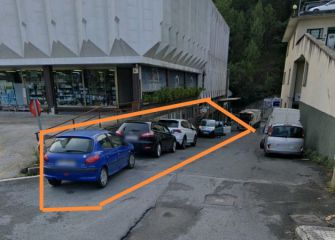 Vehículos mal estacionados.