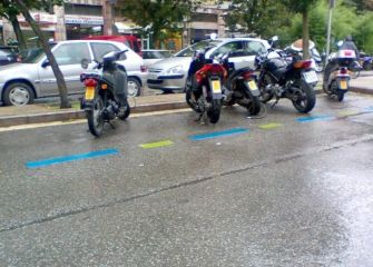 ¿Acaso pueden aparcar las motos en cualquier sitio?