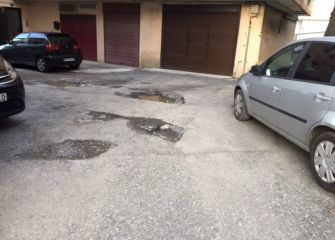 Acceso a portal en el barrio de Oleta