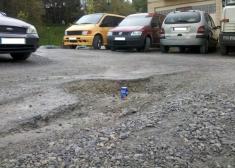 Acceso al aparcamiento en mal estado