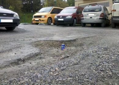 Acceso al aparcamiento en mal estado