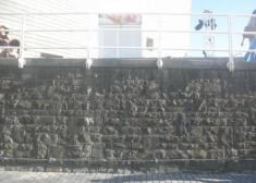 Accidente de bebé por el hueco de la barandilla de la playa de Gros