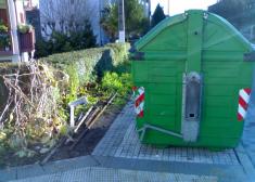 Acera cortada en intxaurrondo, en zarategui