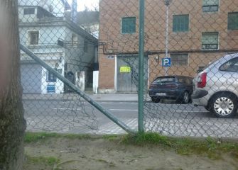 Agujero en el vallado de cancha (Igara bidea)