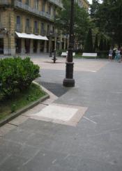 Alcorques rellenos de hormigón