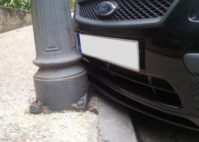 Alumbrado mal ubicado.