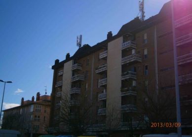 ANTENAS FRENTE A DOS IKASTOLAS