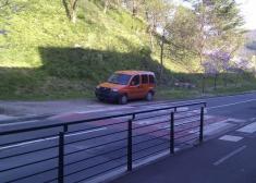 Aparca donde quiere y no pasa nada...