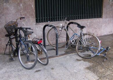 Aparcabicis para bicis abandonadas