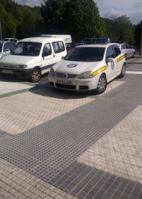 Aparcamiento indebido de la policía municipal de Donosti