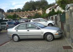 Aparcan en la puerta de casa....