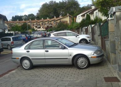 Aparcan en la puerta de casa....