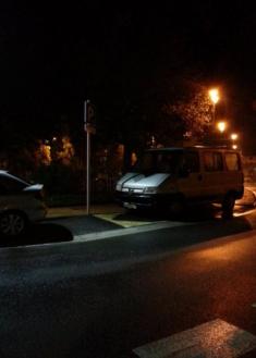 Aparco "aquí", que está libre