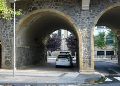 Aquí mismo está bien, ¿quién nos va a multar? Y si llueve no se moja