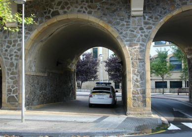 Aquí mismo está bien, ¿quién nos va a multar? Y si llueve no se moja