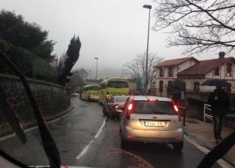 Autobuses bloqueando la carretera