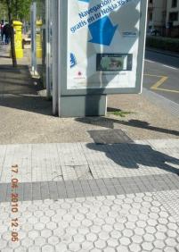 Baldosa en mal estado enAtotxa