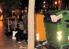 Basuras en la plaza Gipuzkoa