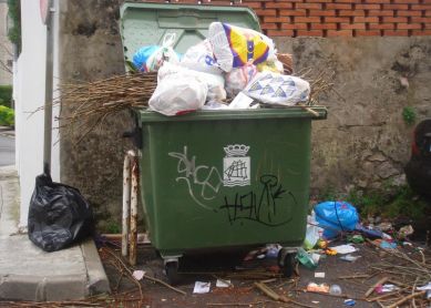 Basuras por los suelos