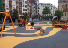 Bolas saltarinas, el nuevo peligro de la recién "mejorada"  Plaza Cataluña