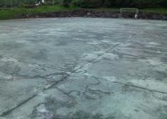 campo de futbol abandonado por completo