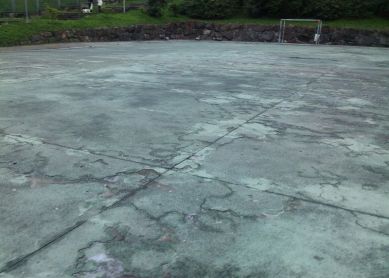 campo de futbol abandonado por completo