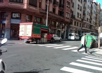 Carga y descarga en Secundino Esnaola