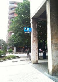 Cartel en Amara en vía pública