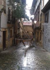 Casa apuntalada en la Parte Vieja de Hondarribia