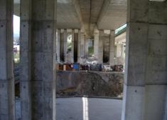 CHAVOLAS BAJO LA AUTOVIA