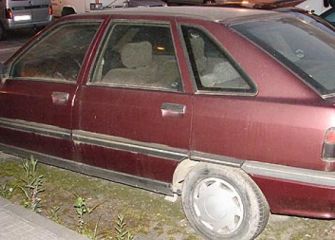 Coche abandonado desde hace 5 años