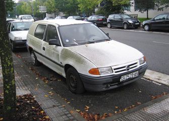 Coche abandonado desde hace años