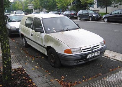 Coche abandonado desde hace años