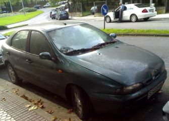 Coche abandonado en Juilo Urquijo