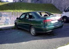 COCHE DESTROZADO y ABANDONADO