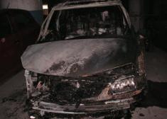 Coche totalmente calcinado