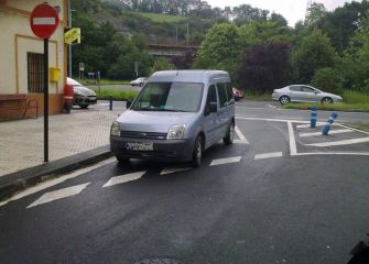 Coches mal aparcados porque sí