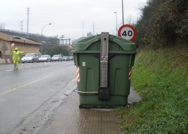 Container en la acera