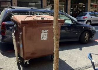 Contenedor delante de terraza