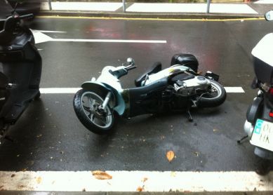 Destrozo de Motos en Paseo de los Olmos- Bidebieta- Donostia