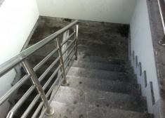"Escaleras asquerosas"
