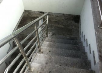 "Escaleras asquerosas"