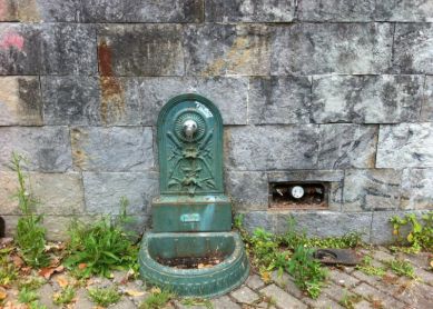 Fuente que lleva un año sin agua