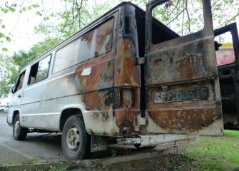 Furgoneta incendiada