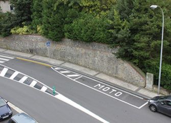 Inhabilitar 4 plazas de aparcamiento para aparcar 0 motos