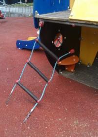 Juego infantil en mal estado