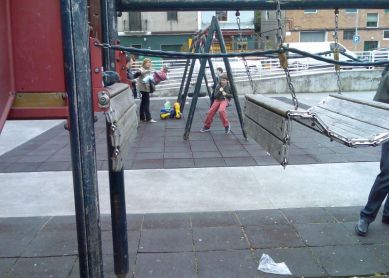 JUEGOS INFANTILES ROTOS