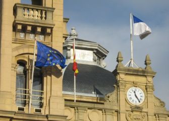 LA BANDERA ATADA AL MASTIL
