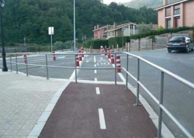 La barandilla que tapa el bidegorri